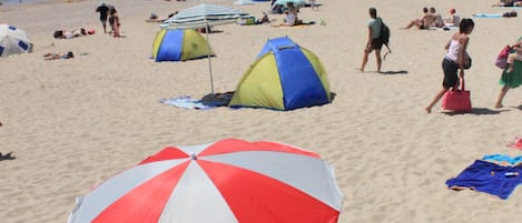 Una spiaggia nelle vicinanze