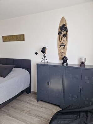 4 Schlafzimmer, Schreibtisch, Bügeleisen/Bügelbrett, Reisekinderbett