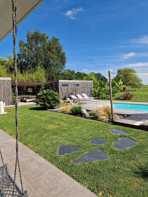 Outdoor pool - Near BORDEAUX, ST EMILION, BELLE DES VIGNES 8PERSONNES PRIVATE SWIMMING POOL (FALEYRAS)