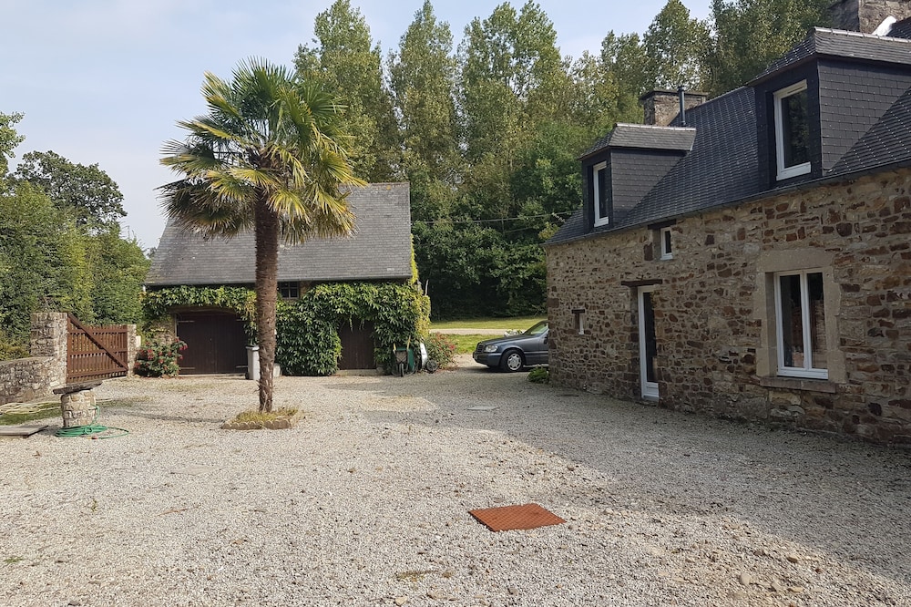 Studios equipped in the village of "Silence that grows"