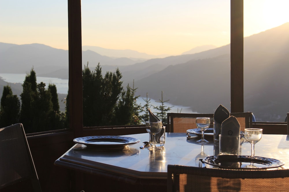 Panoramic chalet lake Serre Ponçon