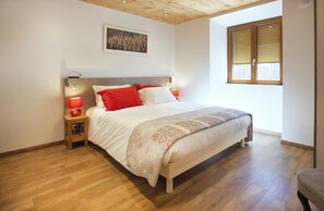5 bedrooms, iron/ironing board, free WiFi, bed sheets - Village house 9 people Val Cenis Lanslevillard (Lanslevillard)