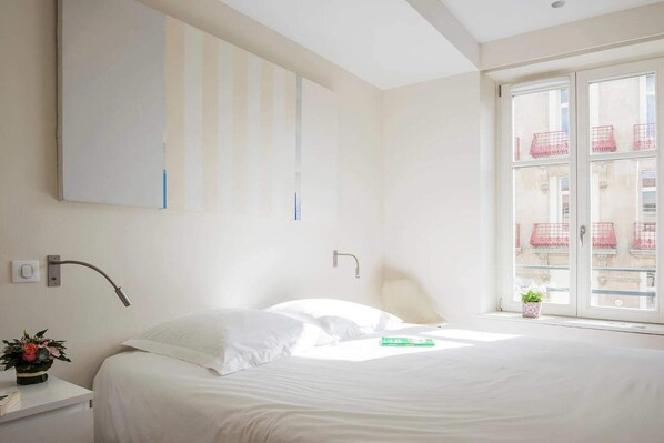 1 bedroom, soundproofing, iron/ironing board, Internet