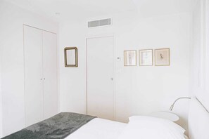 1 chambre, chambres insonorisées, fer et planche à repasser