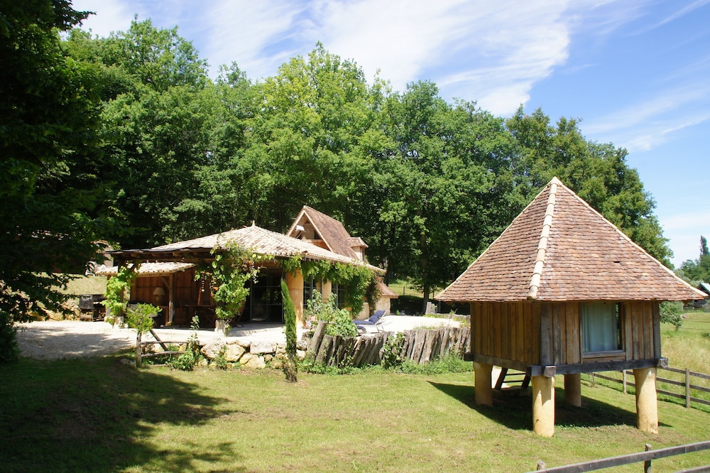 large lodge sleeps 10