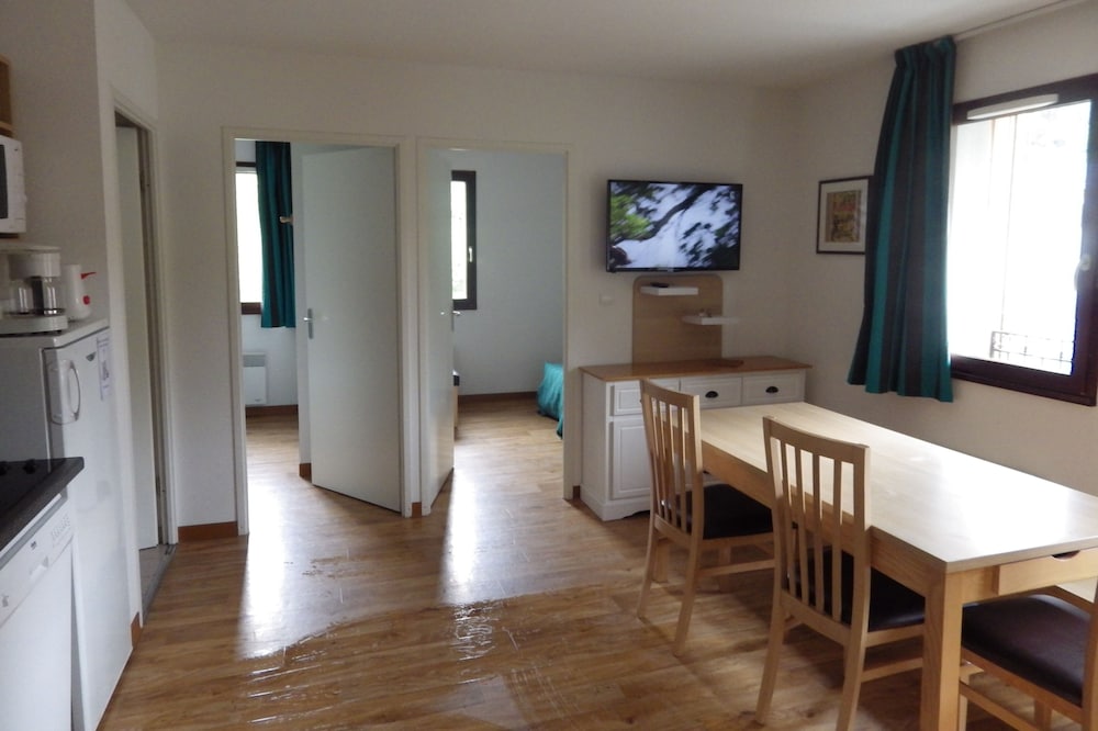 Rent 2 bedroom apartment in LUCHON 31