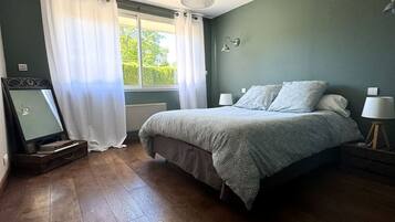3 slaapkamers, reisbedje, gratis wifi, beddengoed