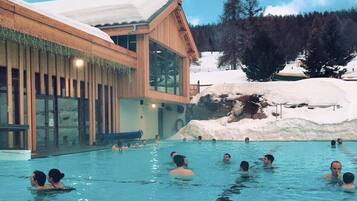 Piscina all'aperto, una piscina riscaldata
