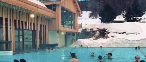 Piscina all'aperto, una piscina riscaldata