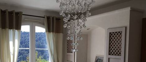 TV, fireplace, DVD player, stereo