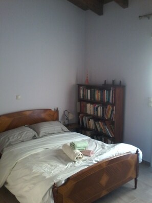 2 habitaciones, tabla de planchar con plancha, wifi y ropa de cama 