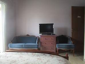 2 dormitoris, planxa i posts de planxar, wifi i roba de llit