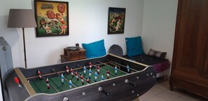 Games room - --FAMILY HOLIDAY HOME IN CATHAR COUNTRY IN LAVELANET-- (Lavelanet)