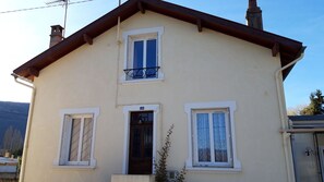 Exterior - --FAMILY HOLIDAY HOME IN CATHAR COUNTRY IN LAVELANET-- (Lavelanet)