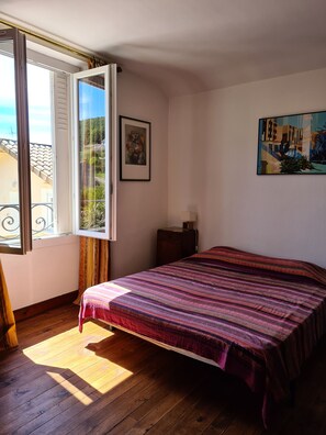 5 habitaciones, tabla de planchar con plancha y wifi gratis 