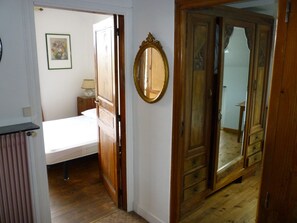 5 bedrooms, iron/ironing board, free WiFi - --FAMILY HOLIDAY HOME IN CATHAR COUNTRY IN LAVELANET-- (Lavelanet)