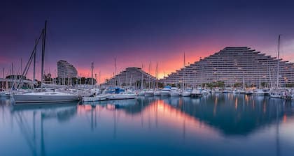 Sudio Marina Baie des Anges, beach, shops, restaurants, spa nearby