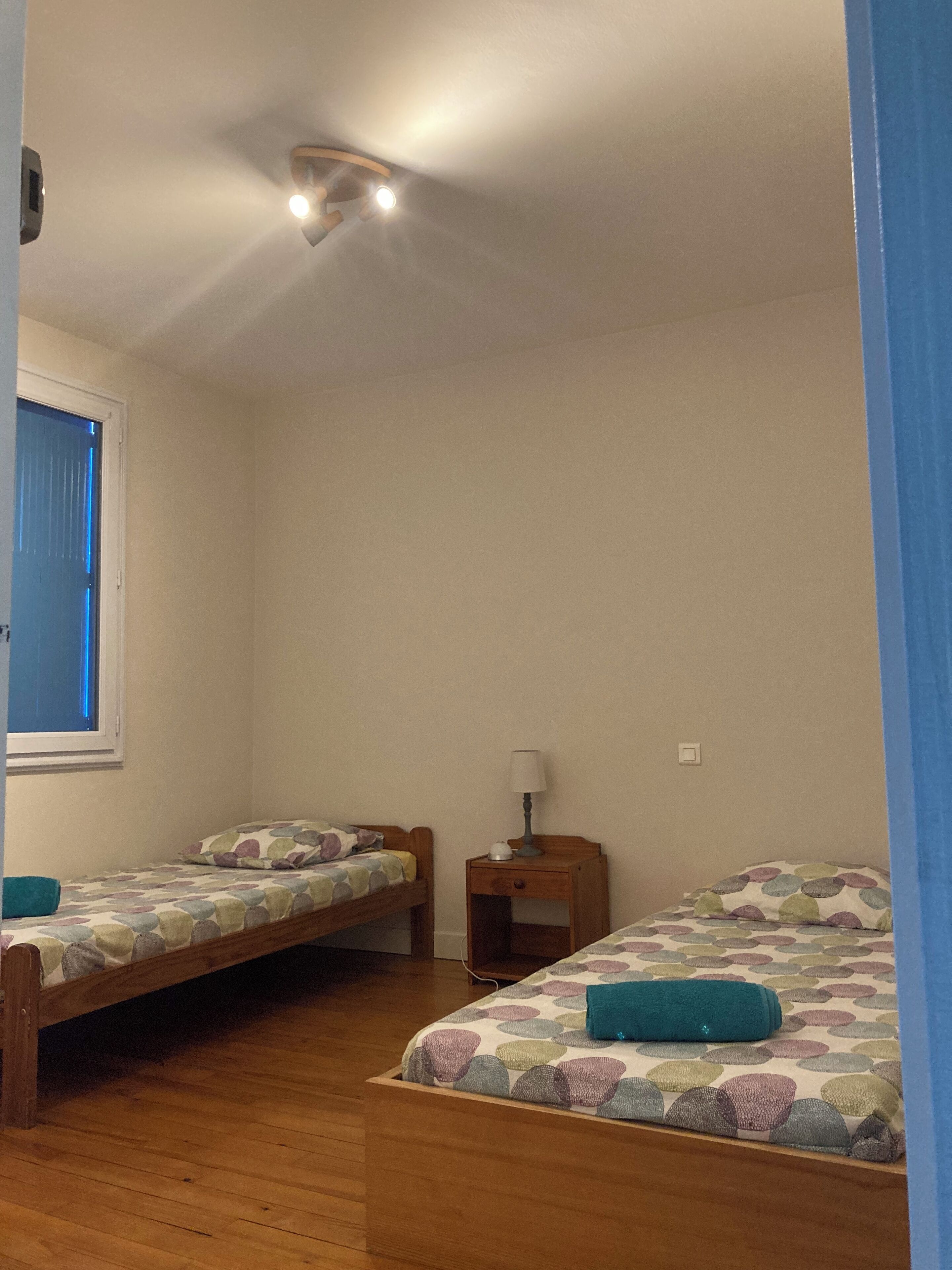 4 chambres, chambres insonorisées, fer et planche à repasser