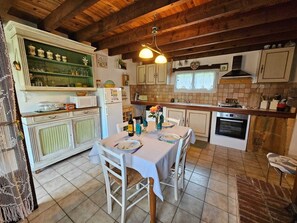 冰箱、微波炉、烤箱、炉灶