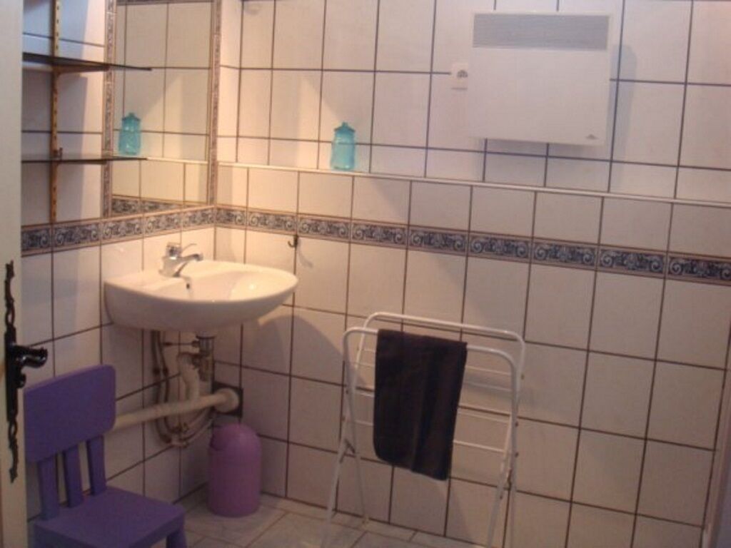 Charming cottage. CHABLIS, GUEDELON, PUISAYE, VEZELAY, AUXERRE/BOURGOGNE/CHATEAU