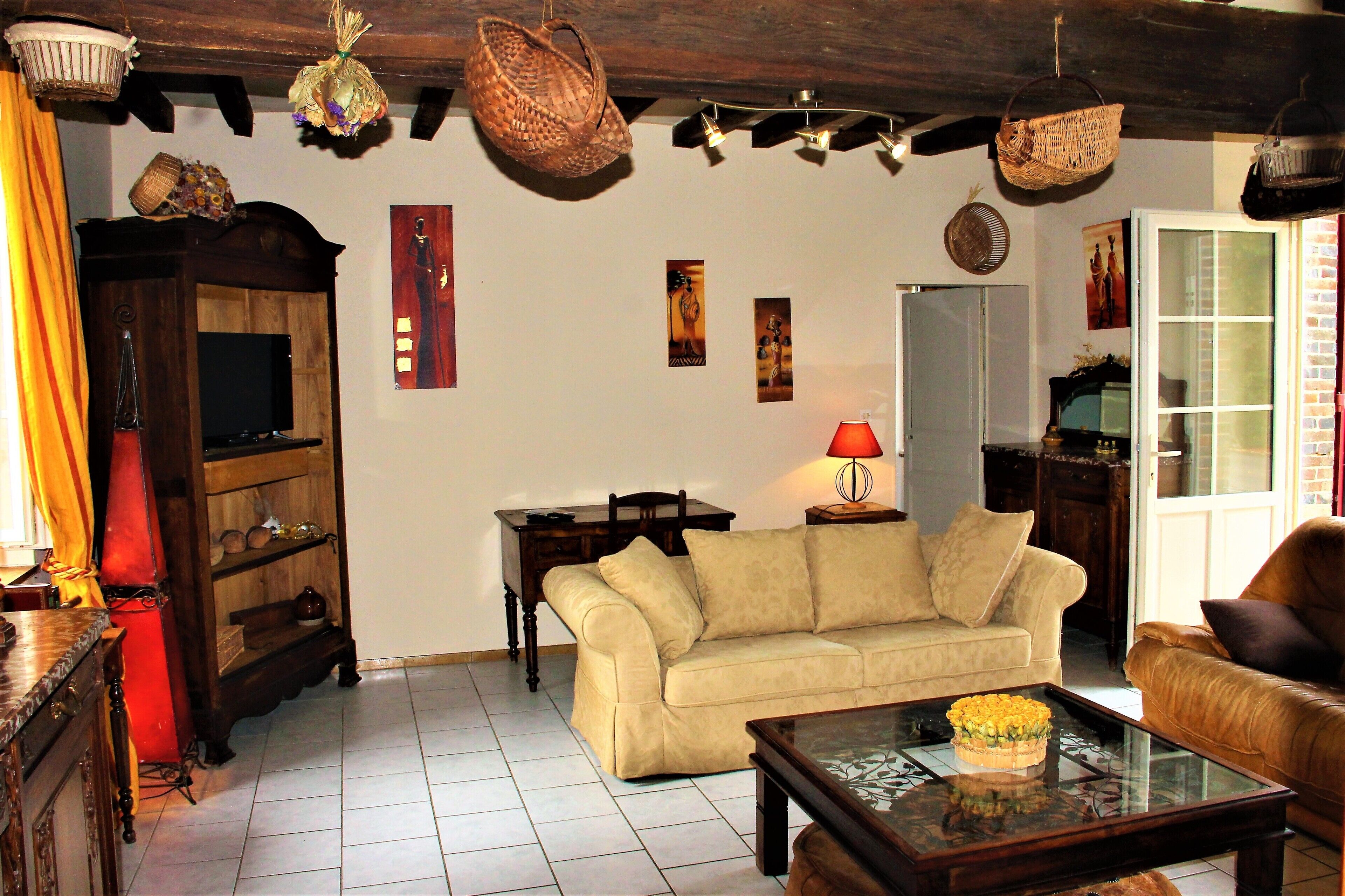 Charming cottage. CHABLIS, GUEDELON, PUISAYE, VEZELAY, AUXERRE/BOURGOGNE/CHATEAU