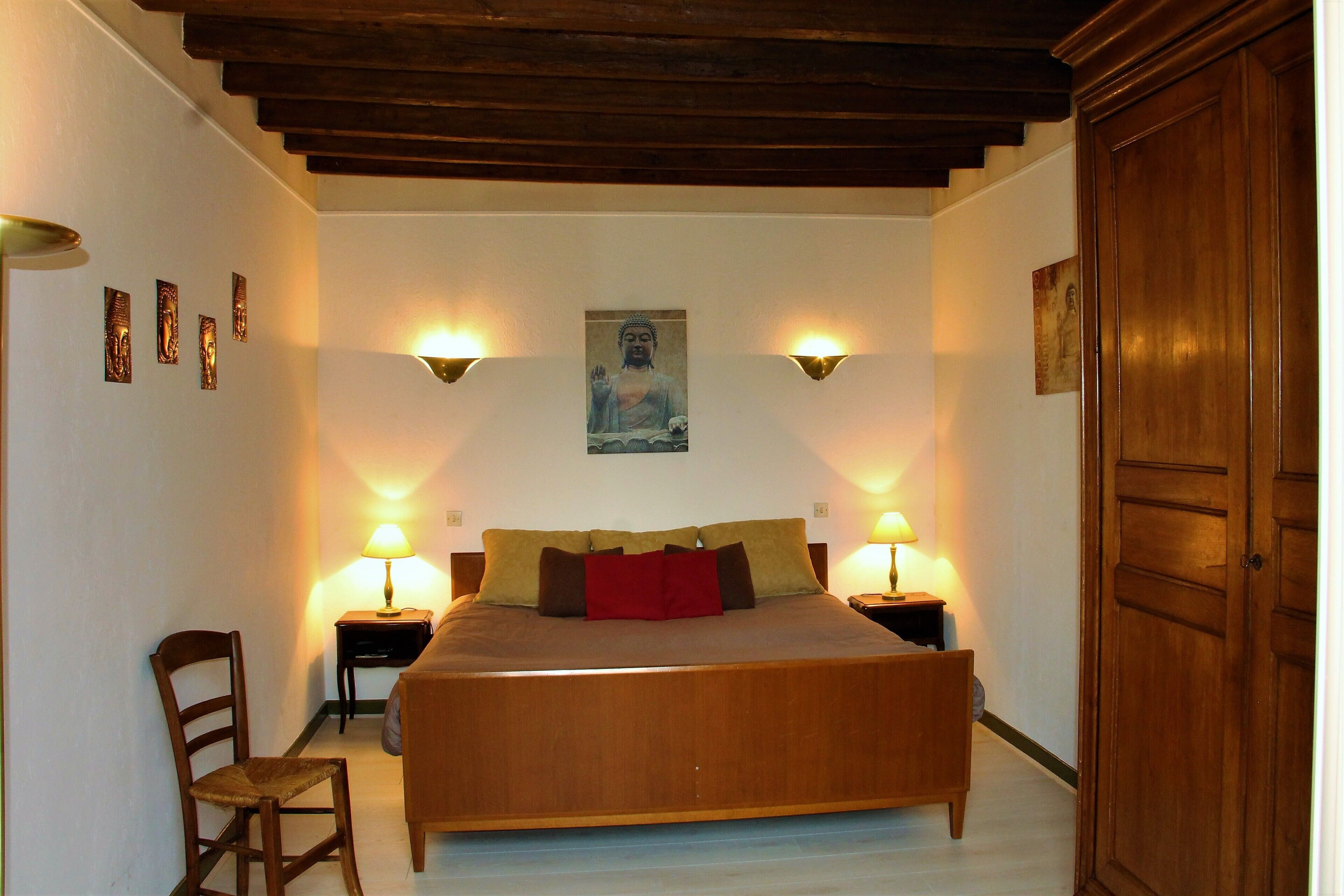 Charming cottage. CHABLIS, GUEDELON, PUISAYE, VEZELAY, AUXERRE/BOURGOGNE/CHATEAU