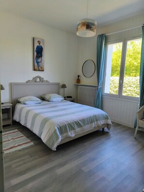 4 bedrooms, iron/ironing board, travel crib, free WiFi