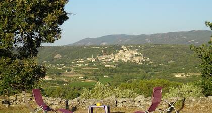 Cante Grillet en provence au pied du Luberon LACOSTE (84480) Chambre NAIS