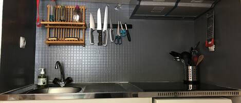 Fridge, microwave, dishwasher, coffee/tea maker