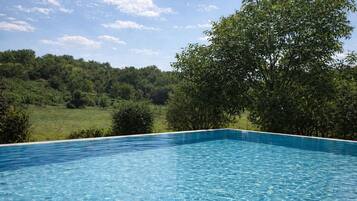 Piscine extérieure, piscine chauffée