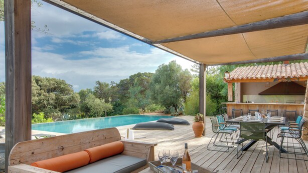 Outdoor dining - Magnificent villa of 260m2 air-conditioned sea view heated swimming pool and beach on foot (Olmeto)