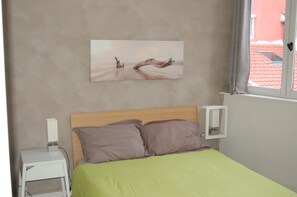 2 quartos, ferros/tábuas de passar roupa, Wi-Fi, roupa de cama