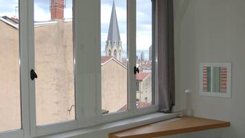 2 slaapkamers, een strijkplank/strijkijzer, wifi, beddengoed