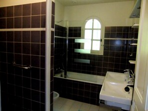 Hair dryer, towels, toilet paper - Villa FEEL HOME - Domaine des Flacheres (Dieulefit)