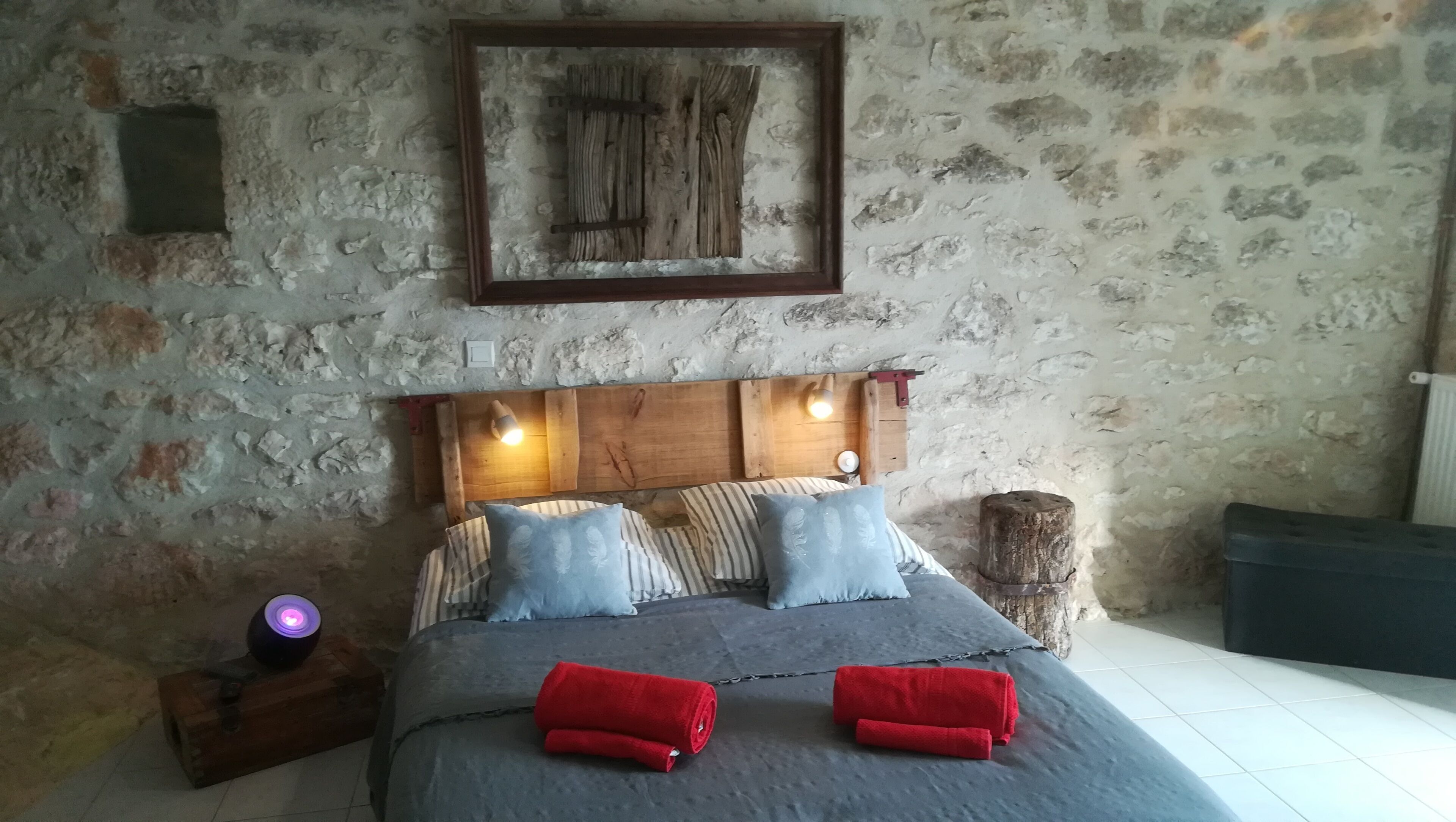 quercy stone guest rooms decorated with taste.