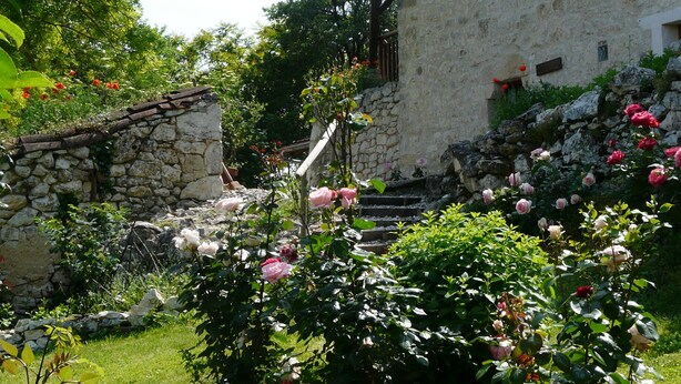 A stone building with a rustic staircase leading up to a wooden door. - quercy stone guest rooms decorated with taste. (PORTE-DU-QUERCY)