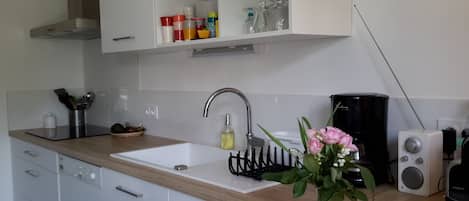 Microwave, dishwasher, coffee/tea maker
