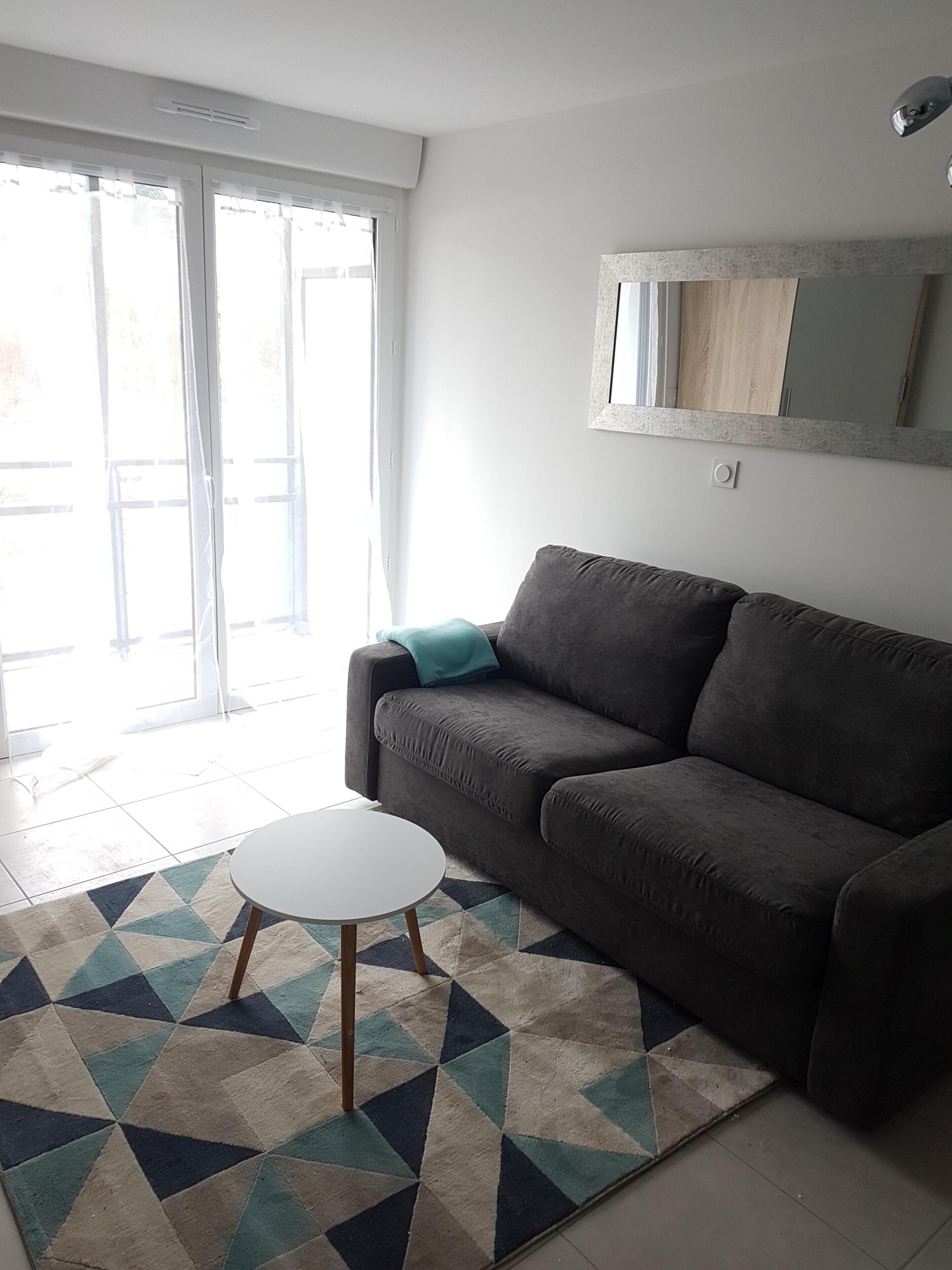 Beautiful south facing apartment in a new residence close to the beach