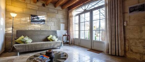 TV, ping pong, books