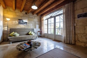 电视、乒乓球、书