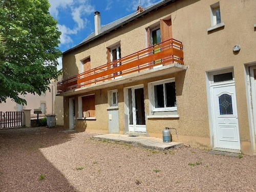 Comfortable house in the center of the village of Moux, to discover the Morvan region