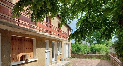 Comfortable house in the center of the village of Moux, to discover the Morvan region