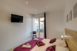 4 chambres, fer et planche à repasser, Wi-Fi, draps fournis