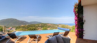 Seaview! Beautiful holiday home with lots of charm