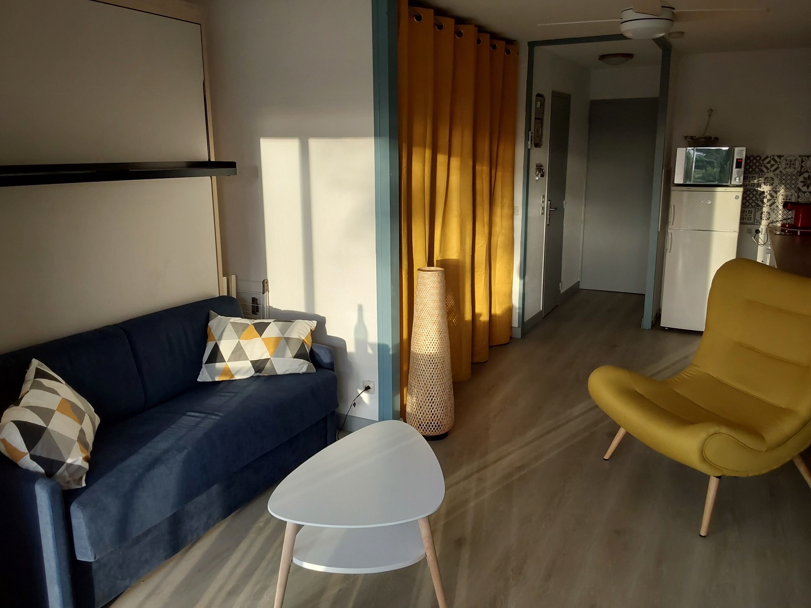 Studio cabin for 4 people in residence with swimming pool