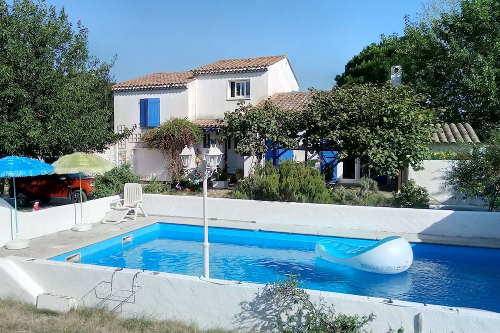Bed and Breakfast Mas du Petit Paradis in ARLES