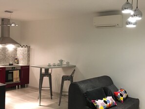 TV, DVD player, books - BRIDGE OF THE GARD RENTED T2 IN VILLA WITH SWIMMING POOL (SERNHAC)