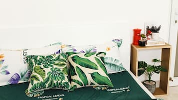2 bedrooms, iron/ironing board, WiFi