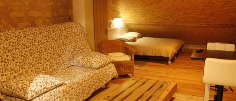 1 bedroom, iron/ironing board, internet, bed sheets