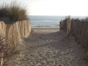 Na praia, espreguiçadeiras